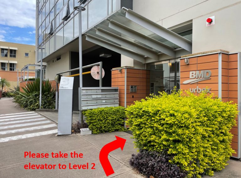 batch_twopaedsinapod bus station 2